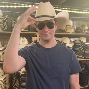 Meet your Posher, Sam